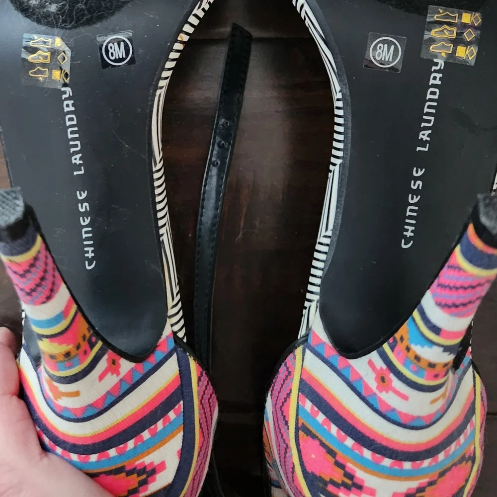 Chinese Laundry Multicolor Aztec Print Heels Size 8 - Picture 10 of 10
